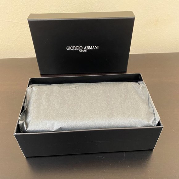 NWT Armani Ladies's Elegant Black Clutch - Picture 8 of 9